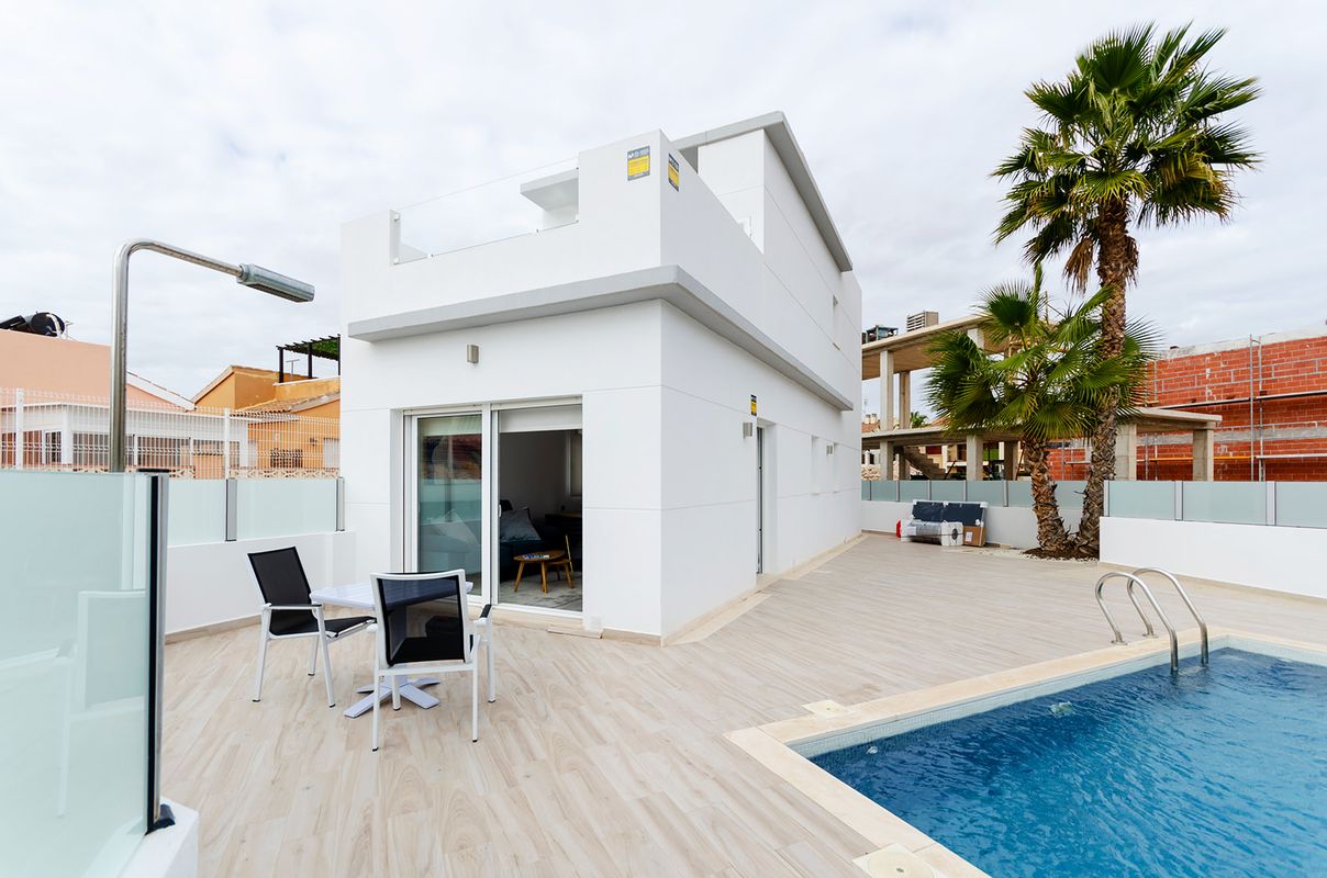 Detached Villa 3 Bedrooms 3 Bathrooms in Torrevieja