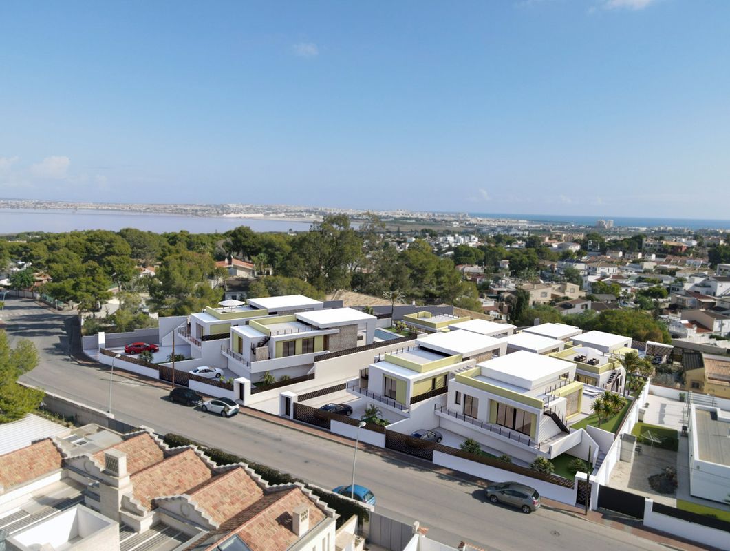 Detached Villa 3 Bedrooms 2 Bathrooms in Torrevieja