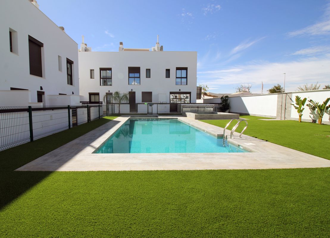 Townhouse 4 Bedrooms 2 Bathrooms in Pilar de la Horadada