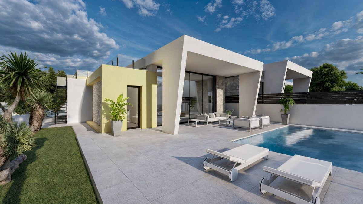 Detached Villa 3 Bedrooms 2 Bathrooms in Torrevieja