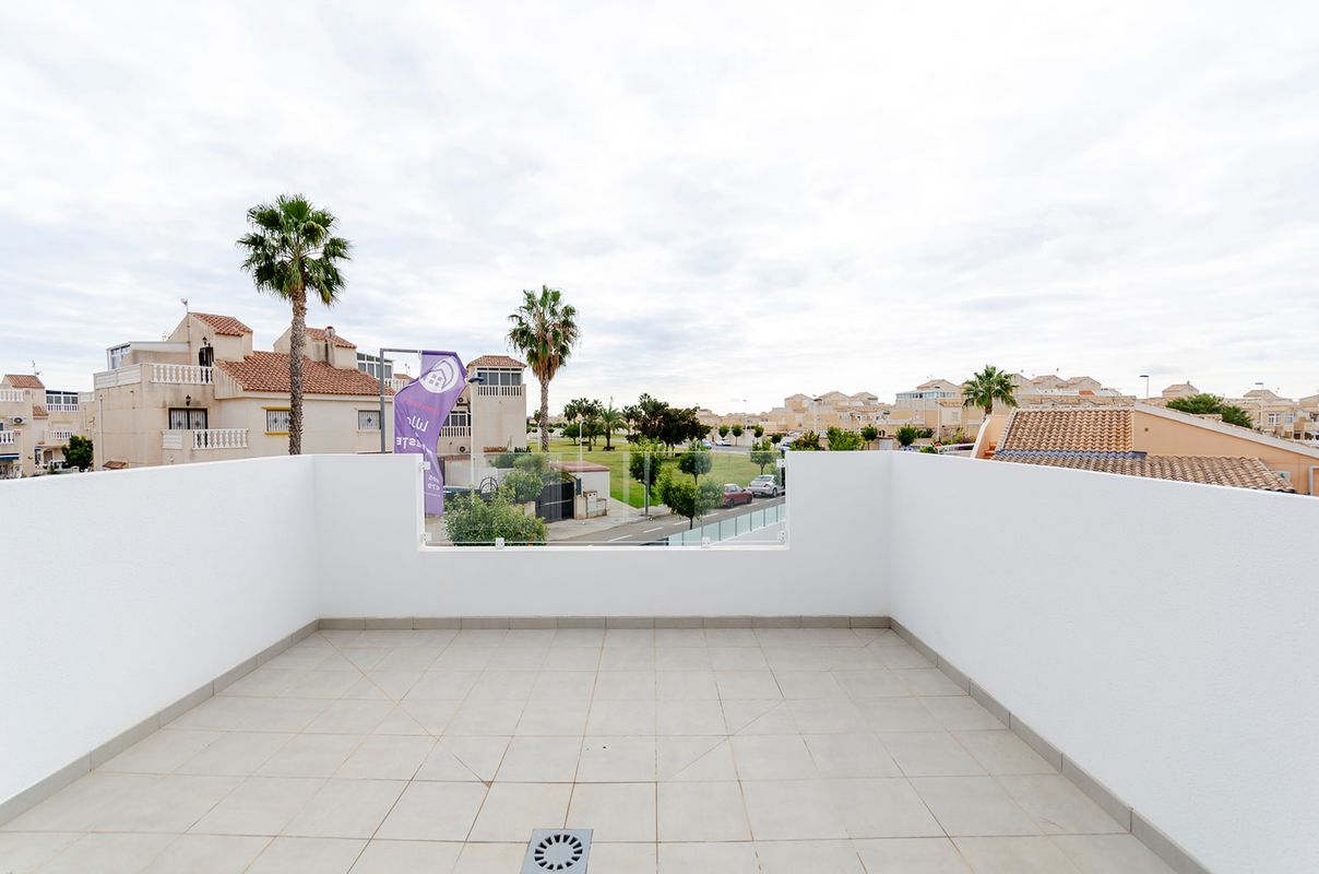 Detached Villa 3 Bedrooms 3 Bathrooms in Torrevieja