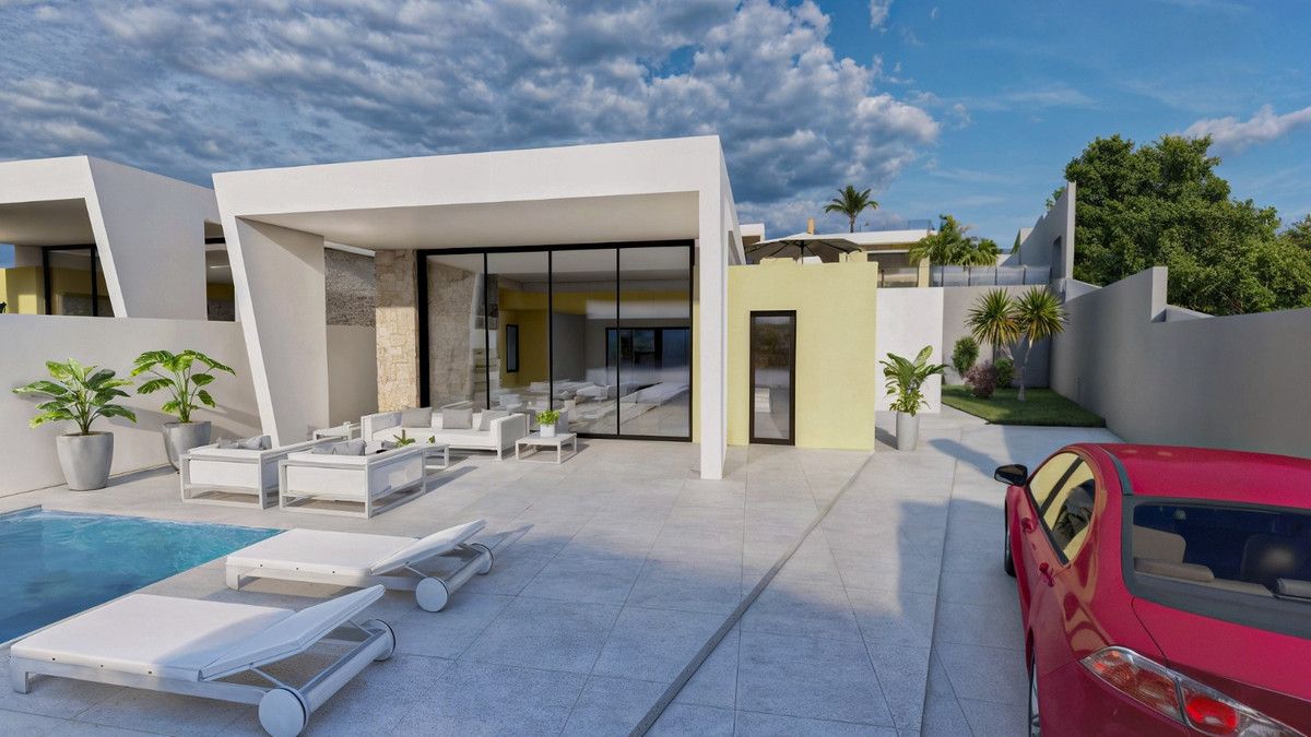Detached Villa 3 Bedrooms 2 Bathrooms in Torrevieja