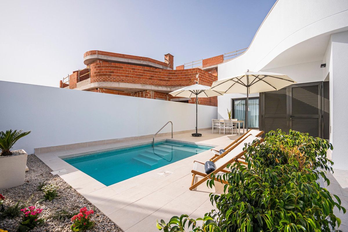 Townhouse 3 Bedrooms 3 Bathrooms in Los Balcones