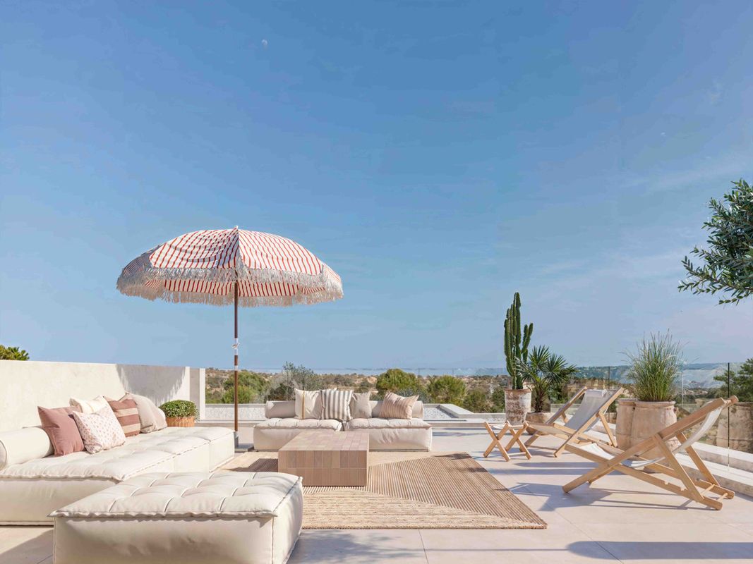 Detached Villa 3 Bedrooms 3 Bathrooms in Las Colinas Golf