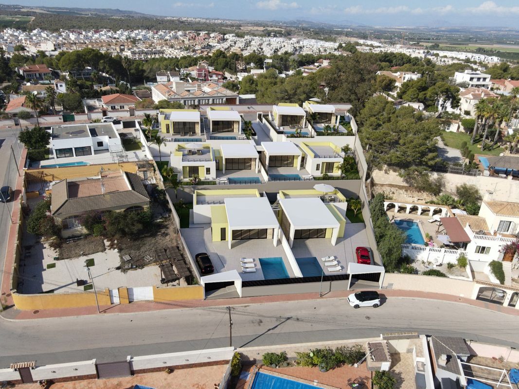 Detached Villa 3 Bedrooms 2 Bathrooms in Torrevieja