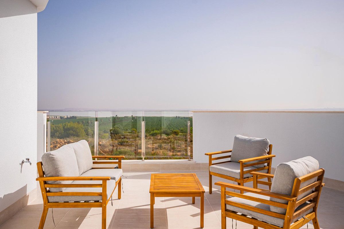Townhouse 3 Bedrooms 3 Bathrooms in Los Balcones