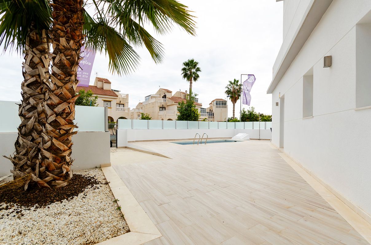 Detached Villa 3 Bedrooms 3 Bathrooms in Torrevieja