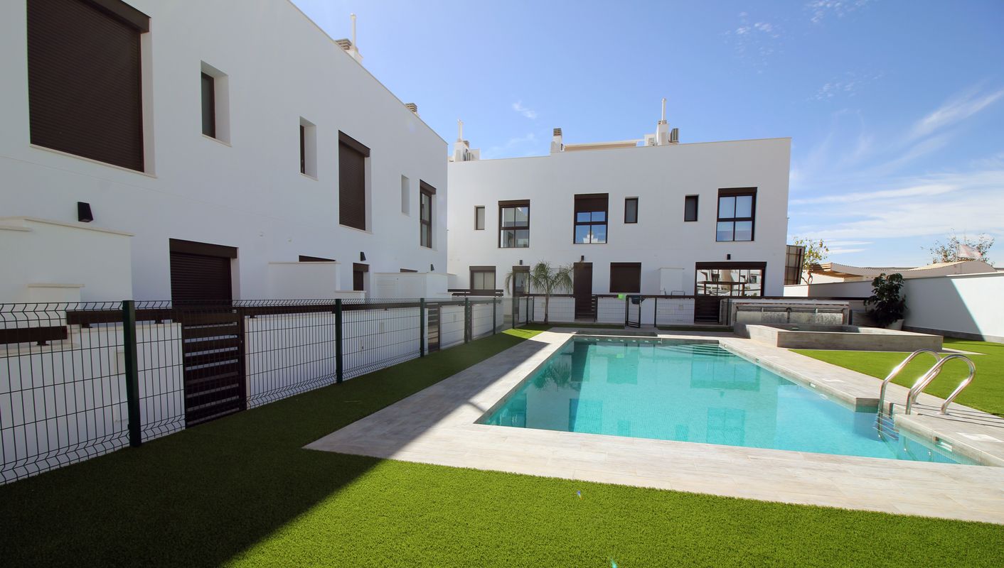 Townhouse 4 Bedrooms 2 Bathrooms in Pilar de la Horadada