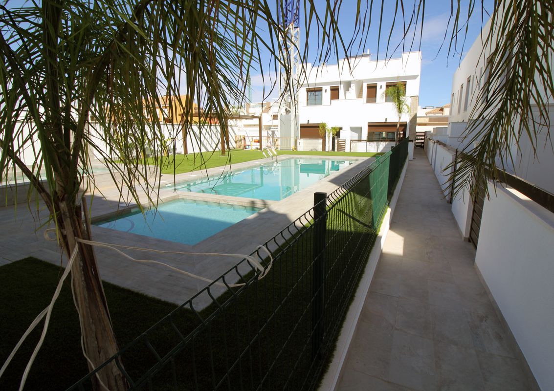 Townhouse 4 Bedrooms 2 Bathrooms in Pilar de la Horadada